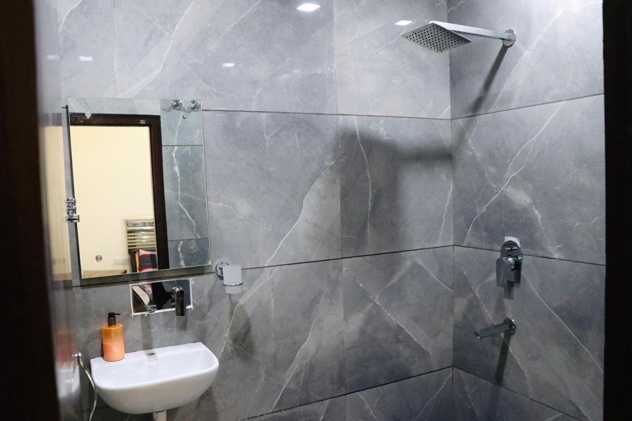 Homestay Comforts 500M From Amritsar Airport Екстер'єр фото